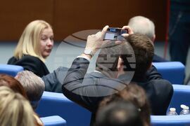 Парламент - нова пленарна сесия