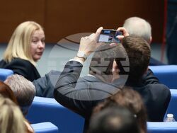 Парламент - нова пленарна сесия