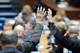 Парламент - нова пленарна сесия