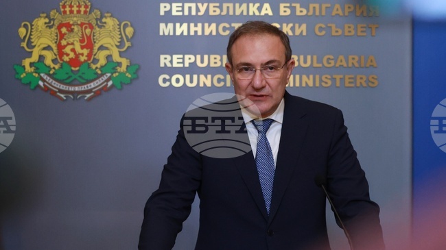 Министър Борислав Гуцанов ще подпише законопроект, който предлага коледните и великденските добавки да се записват в държавния бюджет