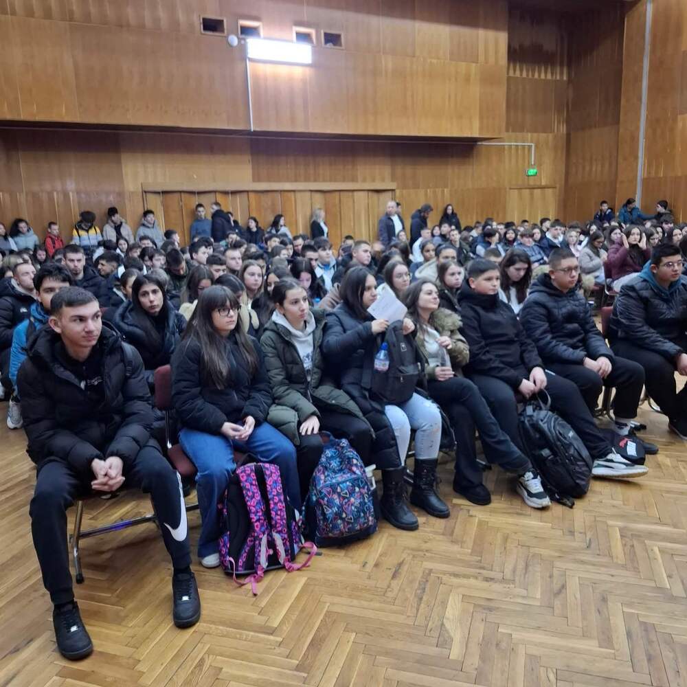 Камара на частните съдебни изпълнители: В Правец ученици от 8. до 12. клас се включиха в кампанията по управление на лични финанси на Камарата на частните съдебни изпълнители