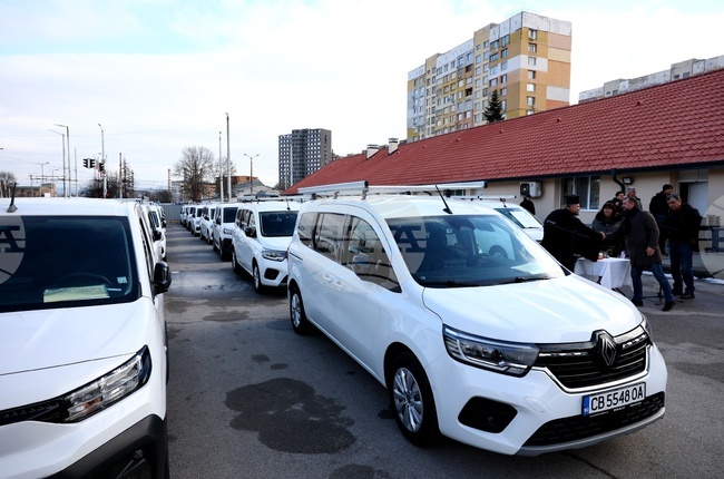 Нови 30 леки автомобила ще обслужват сиренните системи в страната 