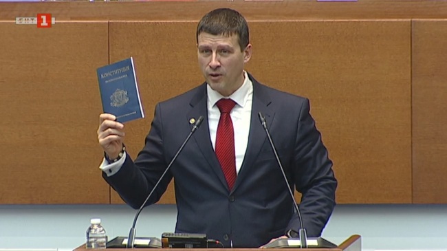 Остана ни да гарантираме честни избори и ще го направим по невиждан до момента начин, заяви лидерът на „Величие“ Ивелин Михайлов в декларация