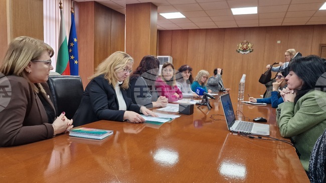 Общо 18 нуждаещи се с увреждания и възрастни хора ще се възползват от дистанционната услуга телекеър в община Шумен