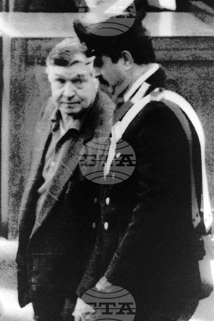 „Босът на босовете“ на Коза ностра Салваторе Риина е арестуван в Палермо на 15 януари 1993 г.