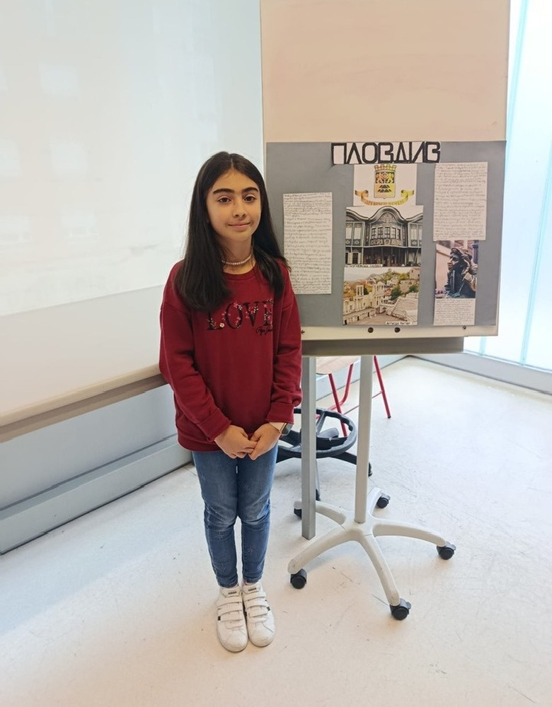 Инес Бялева от Българското училище „Св. св. Кирил и Методий“ в Памплона, Испания, представи проект, разказващ за град Пловдив