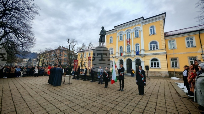 Националната Априловска гимназия отбеляза 191 години от създаването си
