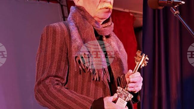 Председателят на фондация „Яворов“ Тодор Иванов бе отличен с почетния знак на Община Чирпан