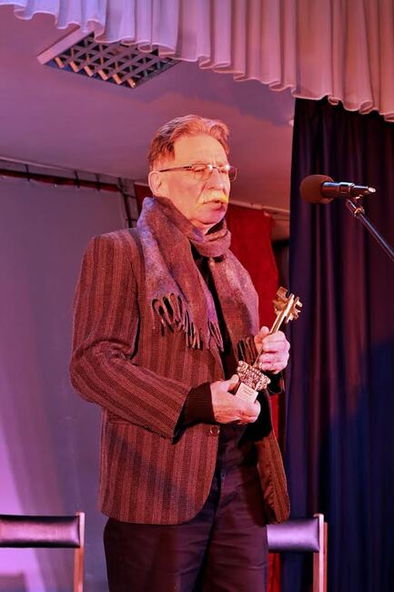 Председателят на фондация „Яворов“ Тодор Иванов бе отличен с почетния знак на Община Чирпан