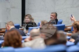 Парламент - нова пленарна сесия