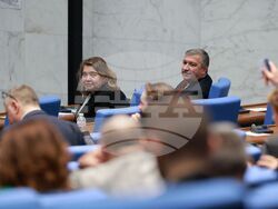 Парламент - нова пленарна сесия