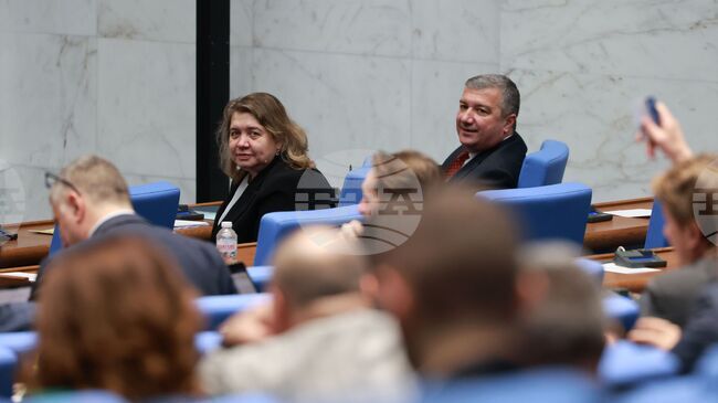 Временно да има пределни надценки на основни стоки и услуги в периода на въвеждане на еврото у нас, приеха депутатите на първо четене