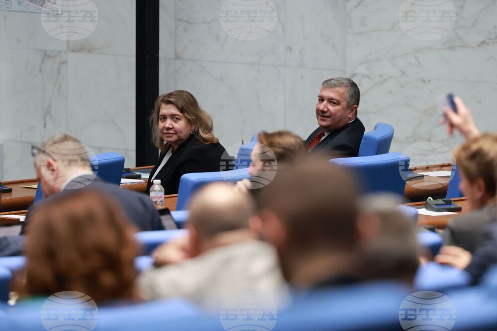 Временно да има пределни надценки на основни стоки и услуги в периода на въвеждане на еврото у нас, приеха депутатите на първо четене