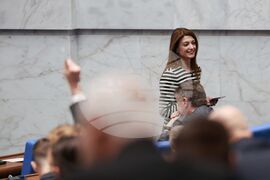 Парламент - нова пленарна сесия