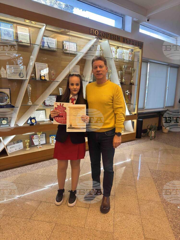 Ученичката Никол Кокори от НПГ „Димитър Талев“ в Гоце Делчев бе отличена с първо място в национален конкурс за есе