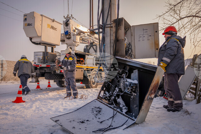Зеленски ще обяви „извънредно положение“ в енергийния сектор след руските удари