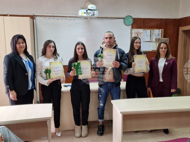 В Перник наградиха победителите от третото издание на литературния конкурс в памет на Инес Павлова