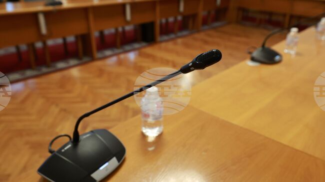 Насроченото за днес заседание на правната комисия, на което трябваше да бъдат обсъдени промени в Изборния кодекс, беше отменено