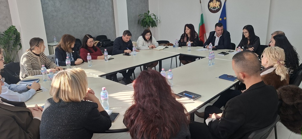 Една трета от отпадналите от образователната система деца в област Кърджали през учебната година всъщност са извън страната