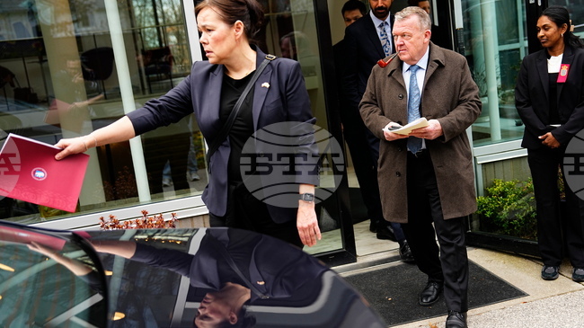 Докъде ще стигне Европа, за да защити Гренландия от Тръмп?, пита "Гардиън“; топенето на Арктика засяга и сигурността, пише "Ню Йорк таймс“