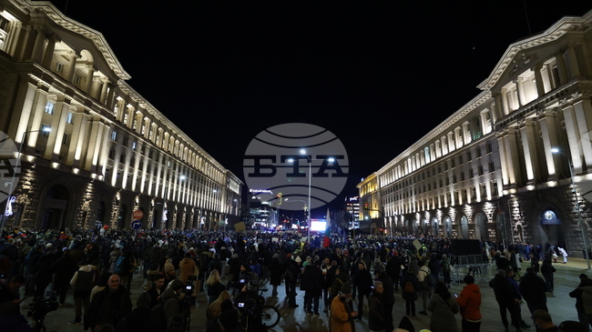 Citizens Protest in Central Sofia Calling for Fair Elections and 100% Machine Counting