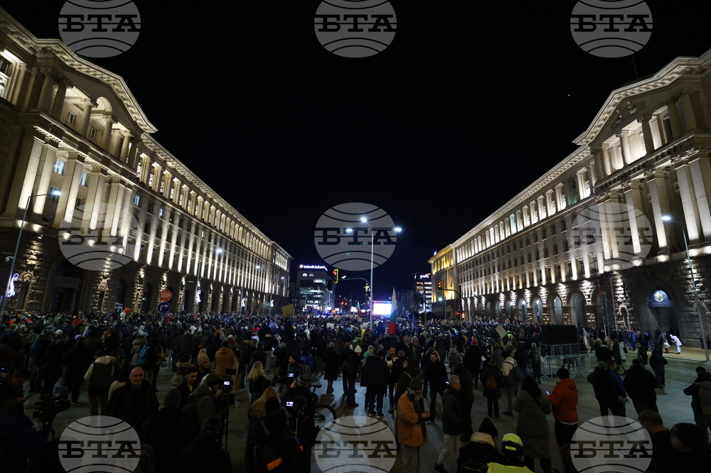 Citizens Protest in Central Sofia Calling for Fair Elections and 100% Machine Counting