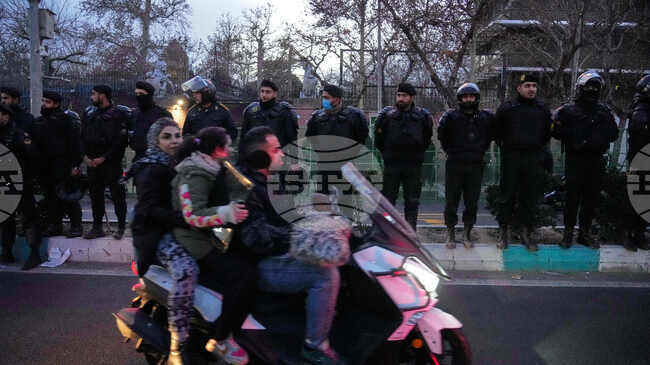 Великобритания обяви, че временно затваря посолството си в Техеран