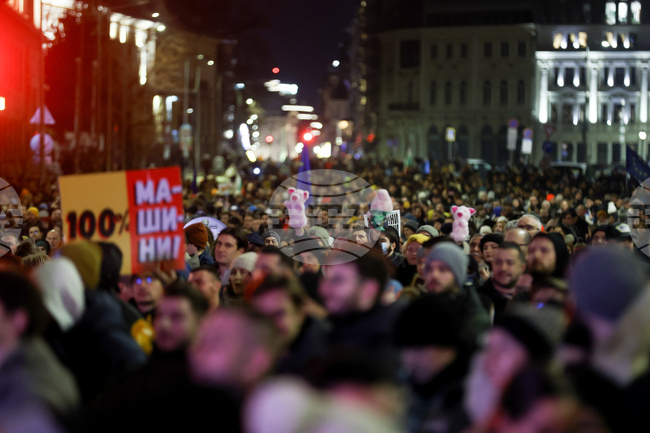 Граждани протестират в центъра на София с искане за провеждане на честни избори със 100% машинно отчитане на изборните резултати
