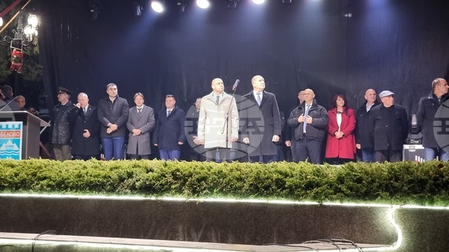 Белово продължава да впечатлява с висок дух, със забележителна историческа памет, единство и доказан стремеж за напредък, каза президентът Румен Радев в словото си на празника на града