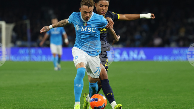 Крилото на Наполи Ноа Ланг ще играе под наем до края на сезона в турския Галатасарай