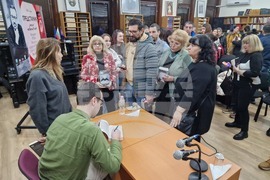 Велико Търново - Васил Попов - среща с читатели