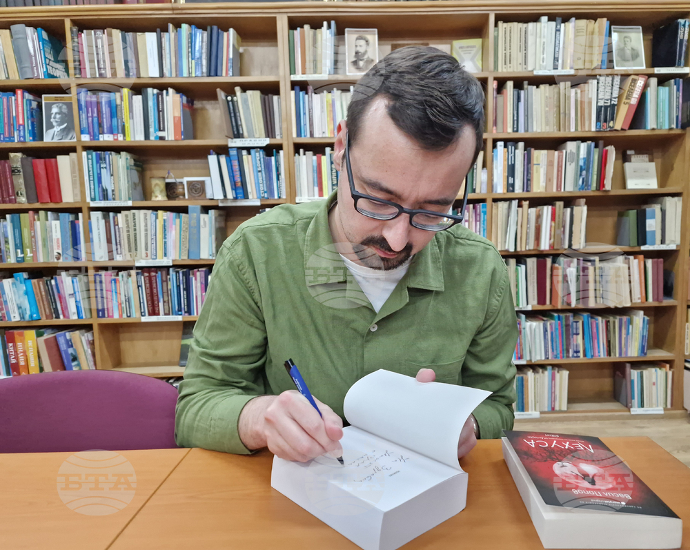 Велико Търново - Васил Попов - среща с читатели