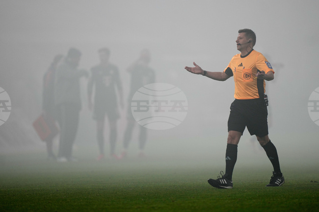 „Системата ВАР няма да се превърне в любимец на футболните фенове“, обясни шефът на германските съдии след поредица от груби грешки в мачовете