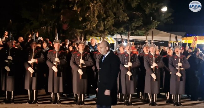 Белово продължава да впечатлява с висок дух, със забележителна историческа памет, единство и доказан стремеж за напредък, каза президентът Румен Радев в словото си на празника на града