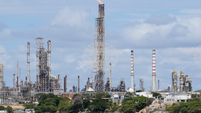 Световният пазар на петрол ще е изправен пред значителен излишък през първото тримесечие на 2026 г., прогнозира МАЕ