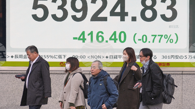 Разопосочно приключи търговията на фондовата борса в Токио след спад на Уолстрийт