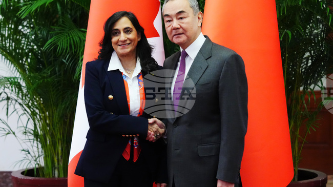 Канадската външна министърка се срещна с китайския си колега в Мюнхен