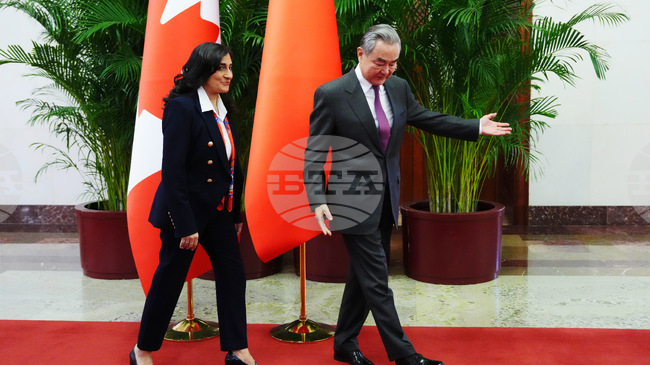 Китай е готов да задълбочи двустранното си сътрудничество с Канада, заяви Ван И