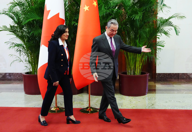 Китай е готов да задълбочи двустранното си сътрудничество с Канада, заяви Ван И