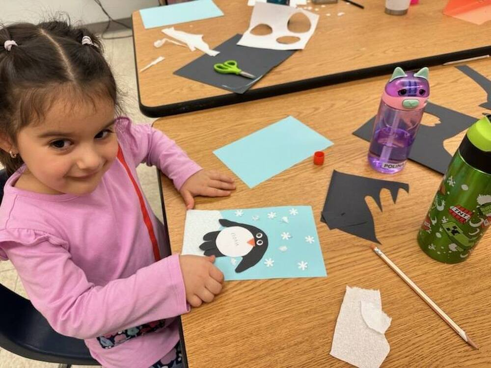 Художествени проекти на тема „Зима“ изработваха най-малките възпитаници на Българското училище „Слънчогледи“ в Глен Елин, САЩ