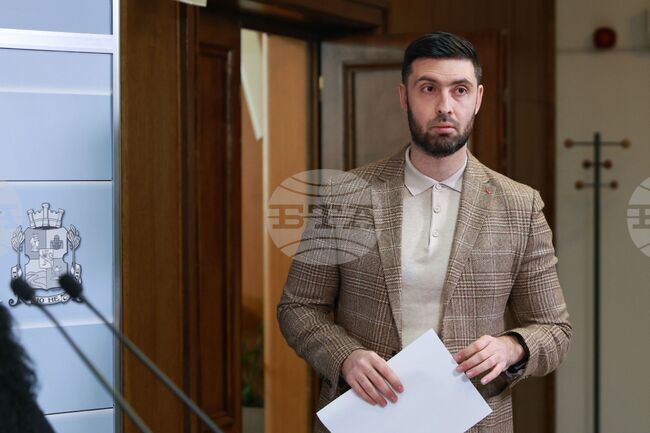 Подготвяме сигнал до прокуратурата за доклада, с който СОС одобри замяната на общински имот в район "Младост", каза Димитър Шалъфов