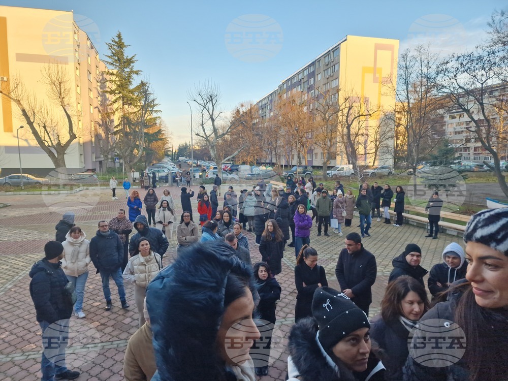 Бургас - Протест на родители пред НБУ "Михаил Лъкатник"