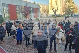 Бургас - Протест на родители пред НБУ "Михаил Лъкатник"