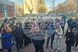 Бургас - Протест на родители пред НБУ "Михаил Лъкатник"