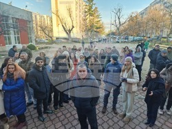 Бургас - Протест на родители пред НБУ "Михаил Лъкатник"