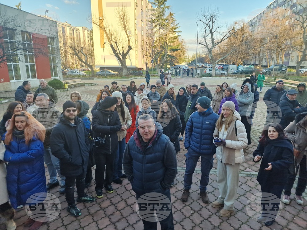 Бургас - Протест на родители пред НБУ "Михаил Лъкатник"