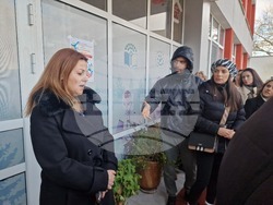 Бургас - Протест на родители пред НБУ "Михаил Лъкатник"