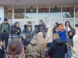 Бургас - Протест на родители пред НБУ "Михаил Лъкатник"