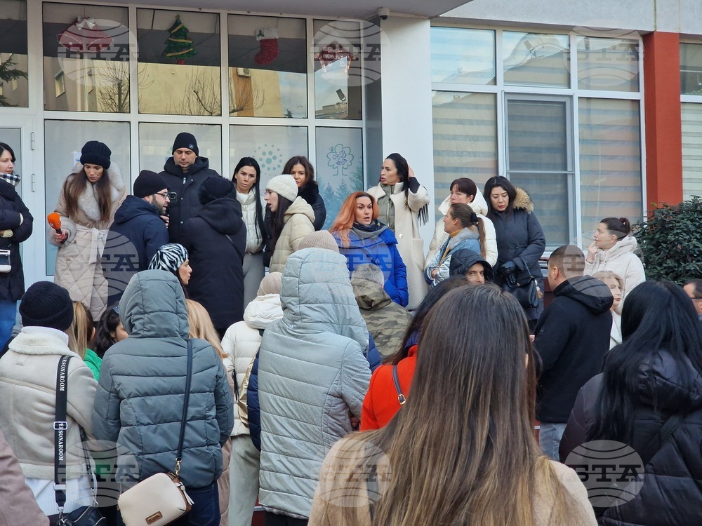 Бургас - Протест на родители пред НБУ "Михаил Лъкатник"