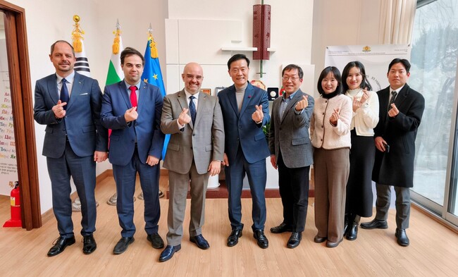 Кметът на административния район Сонгбук в Сеул посети Българското посолство в Република Корея